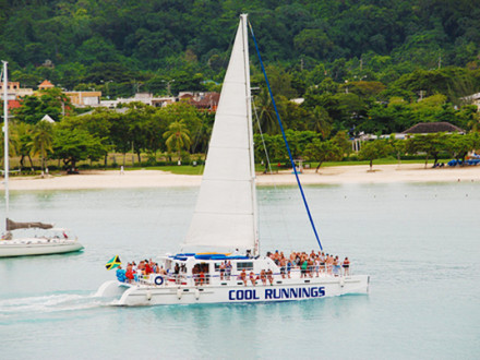 Dunn's River Falls by Catamaran Party Cruise Grand Palladium | Book Jamaica Excursions | bookjamaicaexcursions.com | Karandas Tours