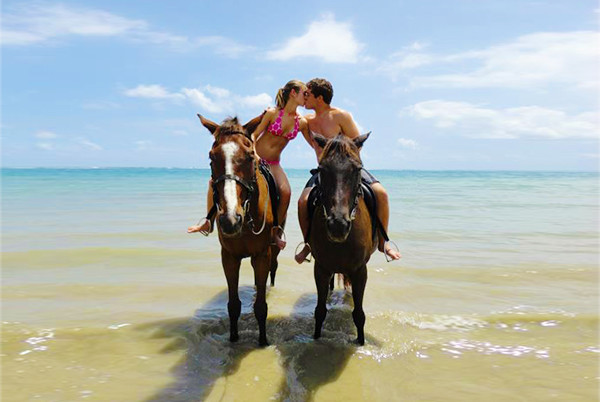 Heritage Beach Horseback Ride & Dunn'r River Falls | Book Jamaica Excursions | bookjamaicaexcursions.com | Karandas Tours